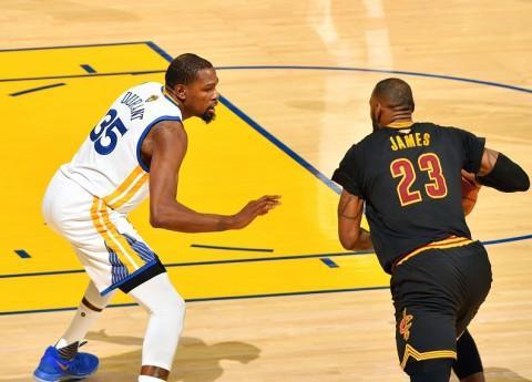 NBA焦点战：湖人客场逆转快船,