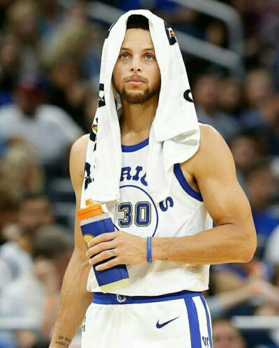 世界杯震撼一幕：孙颖莎让分全场掌声，赛场对手忍不住竖大拇指