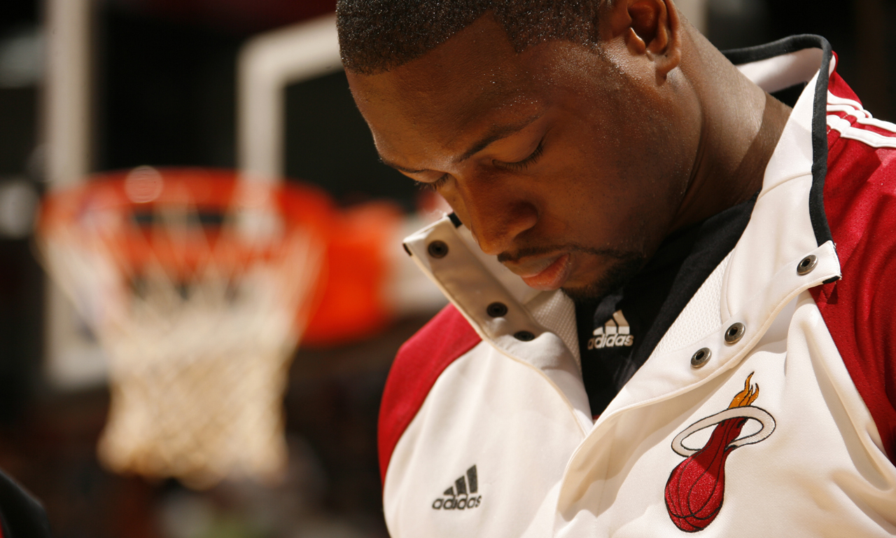 桑德斯：库里强到离谱，教练信任我所以才让我去防他