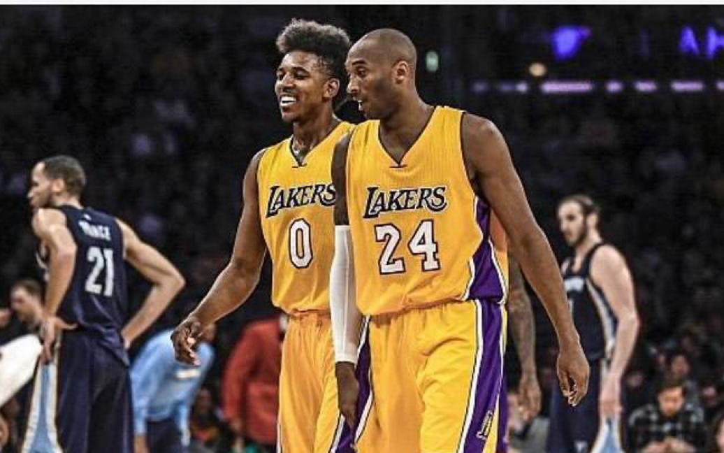 兰德尔29+8+6字母哥25+8 森林狼客场大胜雄鹿