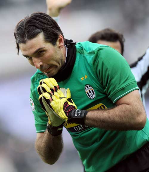 劳塔罗双响邓弗里斯建功 国米3-0获欧冠两连胜 [欧冠国米]