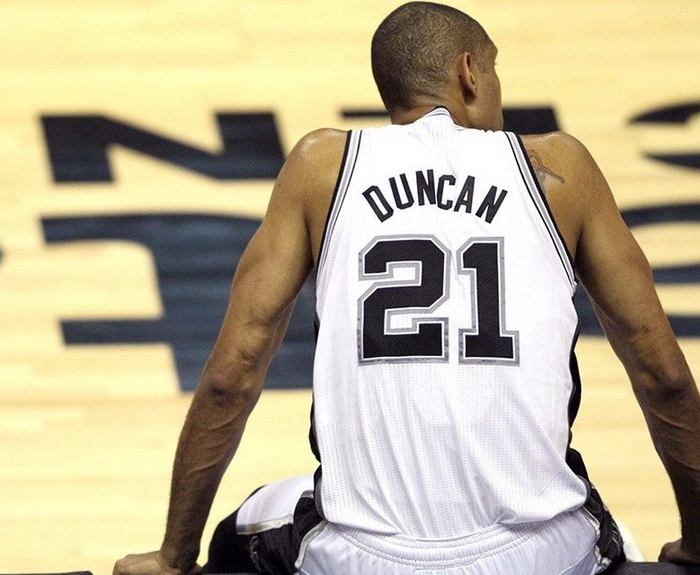 尽管拉波尔塔和豪尔赫·门德斯近期在环球足球颁奖礼上有过交流，但弗里克立场明确：他需要一名中卫而非边卫。