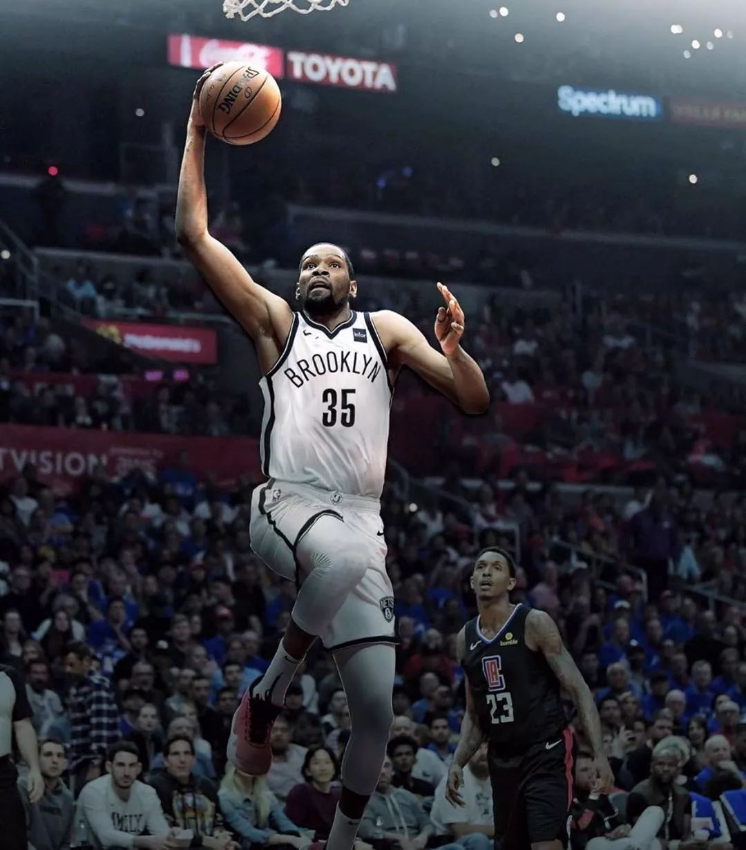 《寂静之地》同名游戏明年推出！